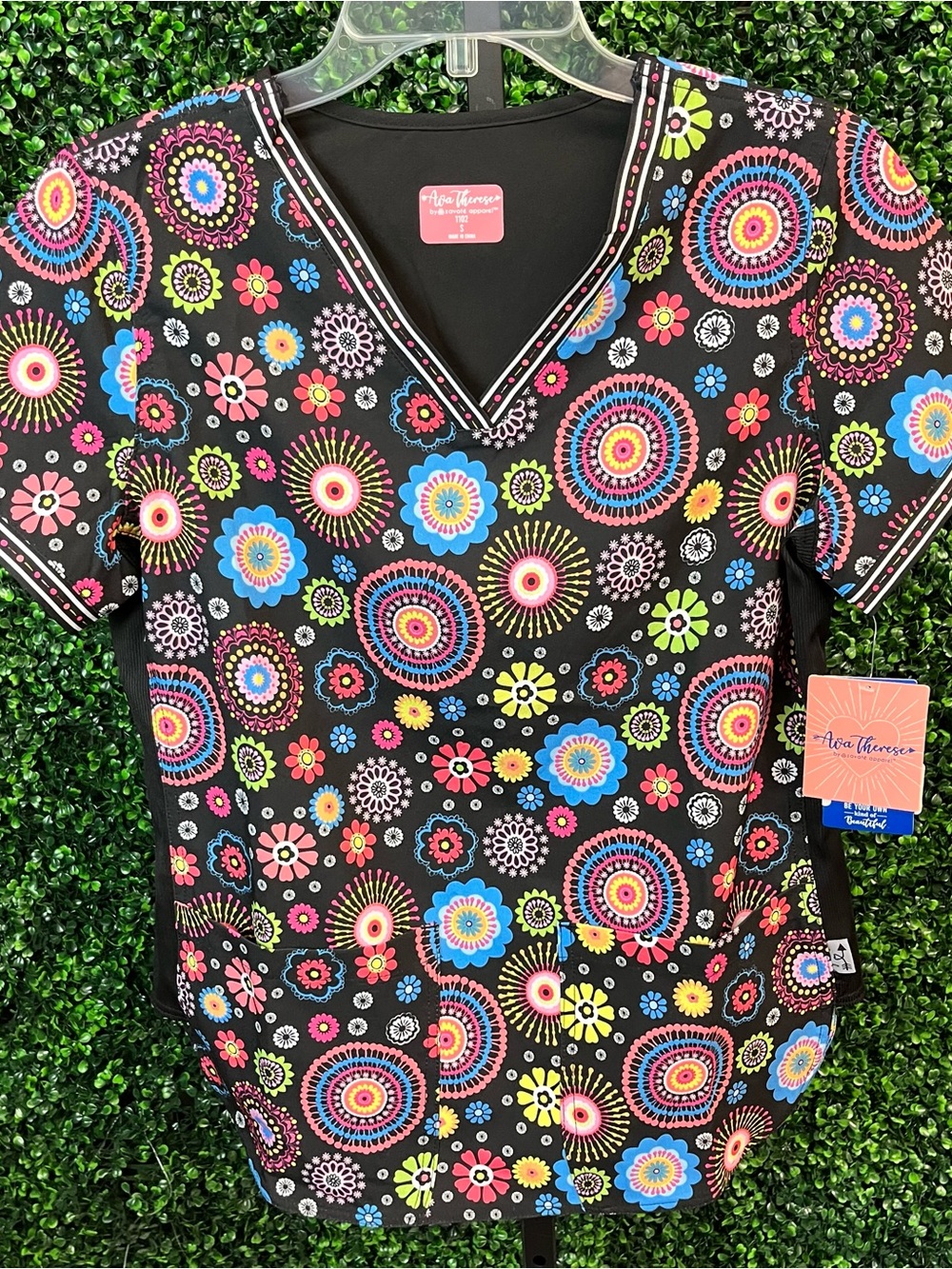 NWT Zavate Black Colorful Printed V Neck Women’s Scrub Top Size Small